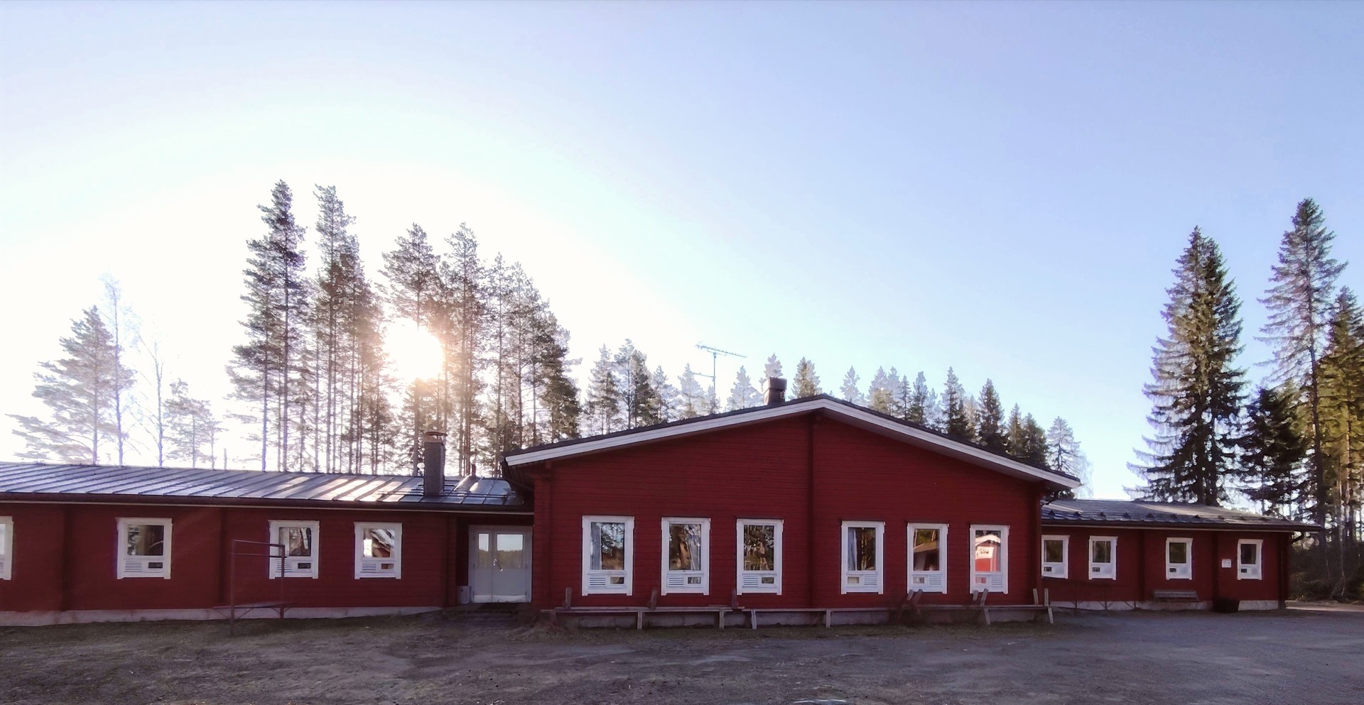 Tahkoniemen leirikeskus päärakennus 